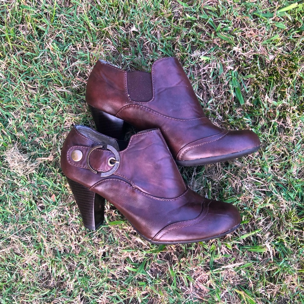Preowned Brown booties womens size 8